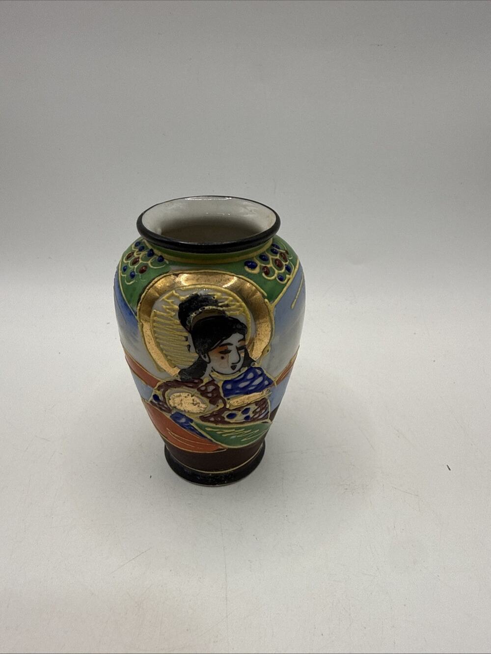 Vintage Japan Satsuma Moriage 3” Miniature Vase Hand Painted Geisha Gilt *
